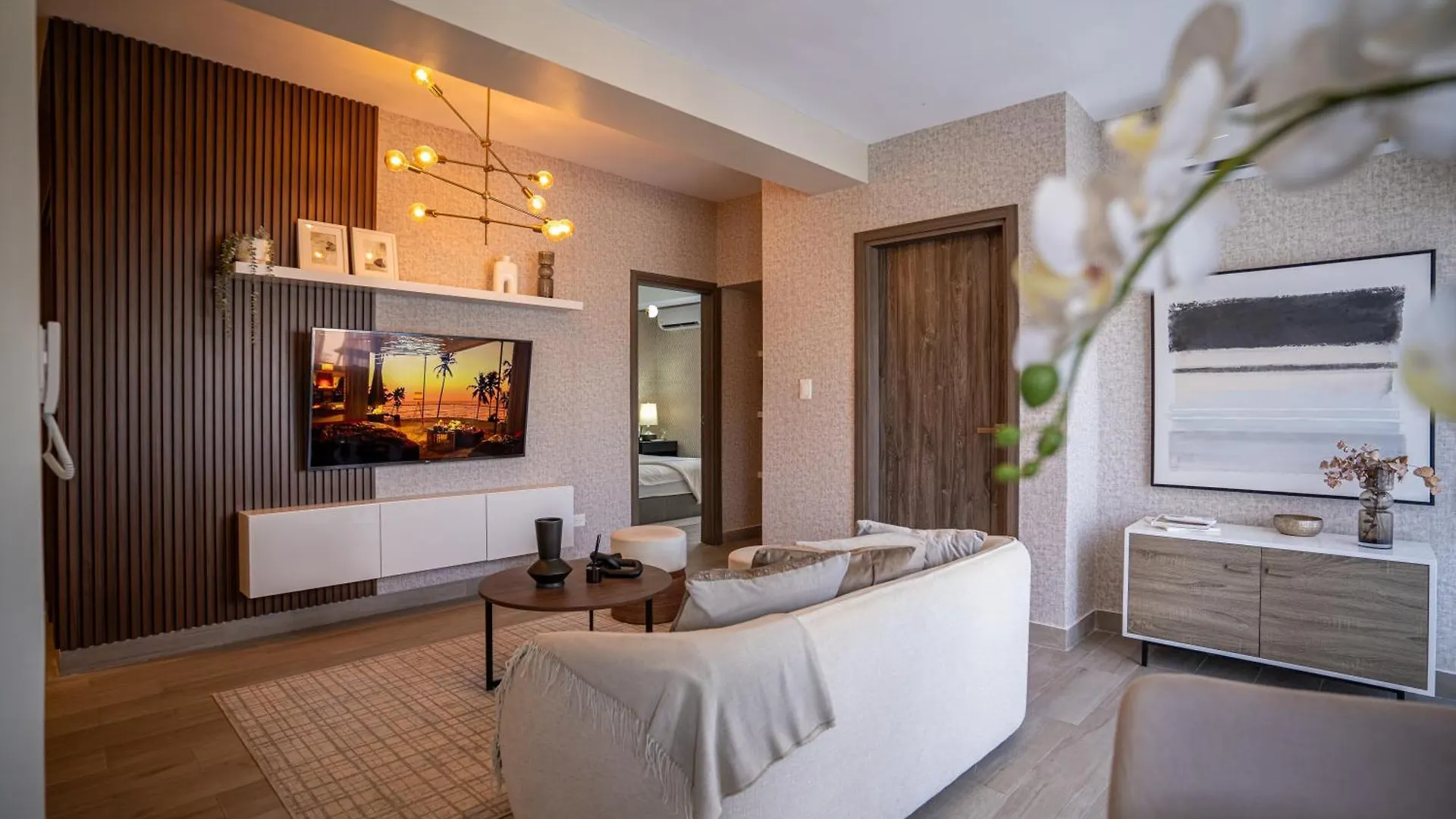 Luxury 2Bedr, 2 Balcony Pool, Gym, Downtown Santo Domingo Apartment